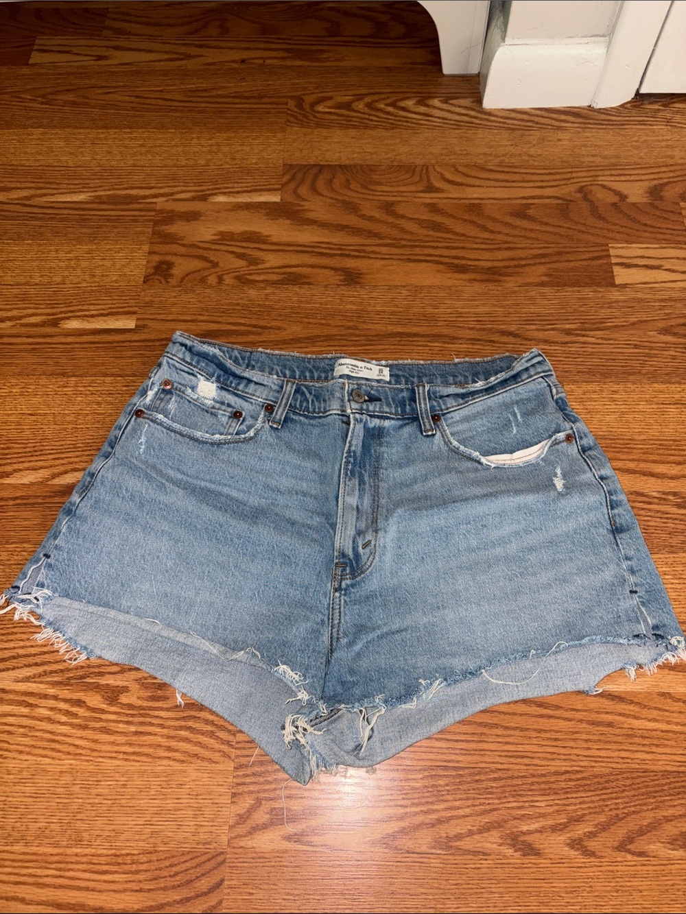 Abercrombie & Fitch High-Rise Mom Short Light Blue Denim